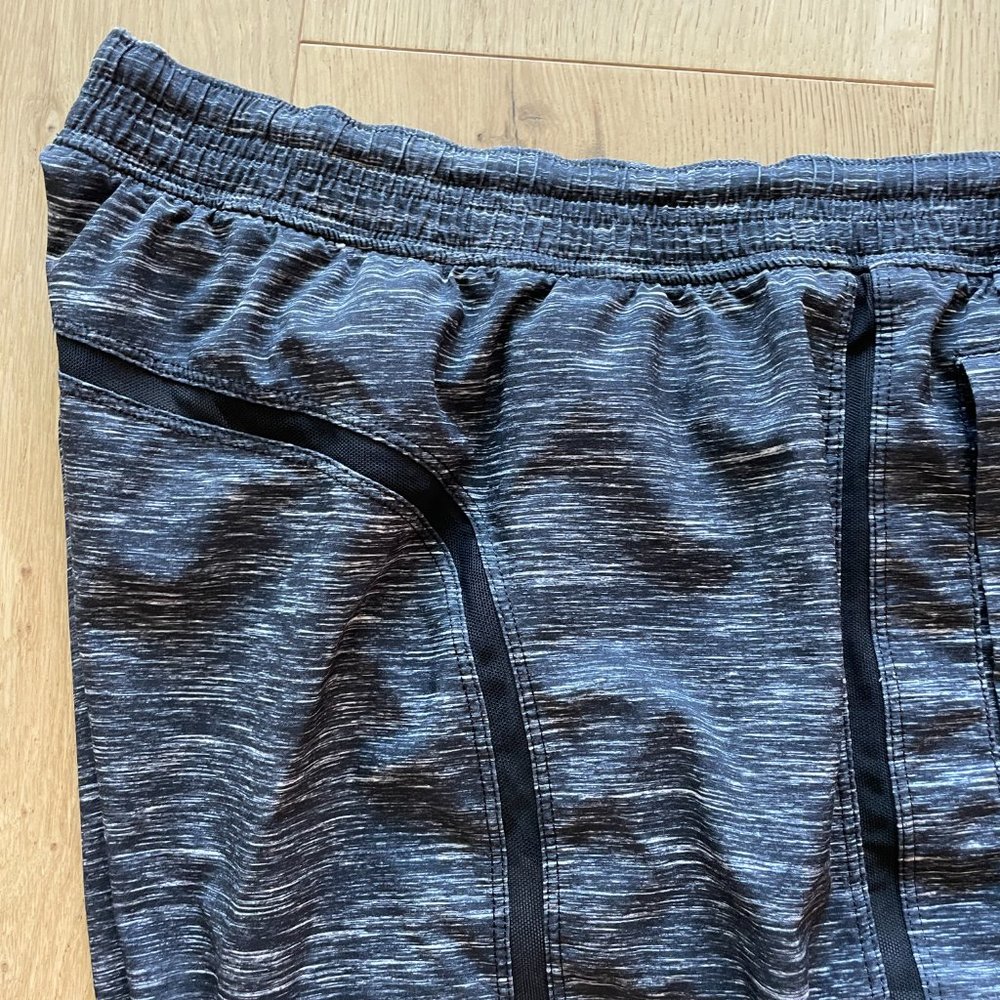 Classic Fit Lululemon Linerless 9 inch Training Shorts - Picture 13 of 15